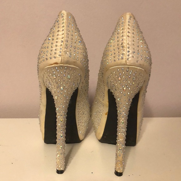 Heels - Picture 3 of 6